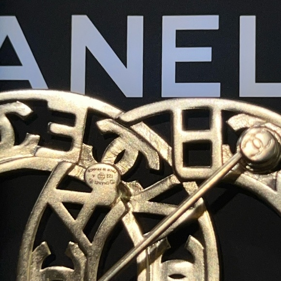 CC Brooch coco Chanel for your lapel!!! - Picture 2 of 6